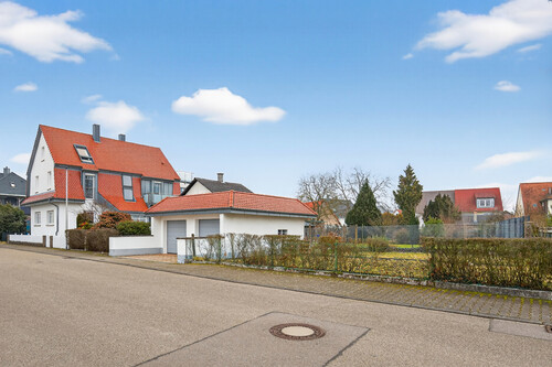 Außenansicht Haus + Grundstück - 6 Zimmer Zweifamilienhaus zum Kaufen in Rastatt / Niederbühl
