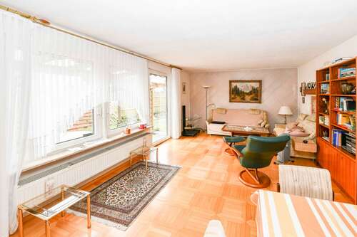 Wohn-Esszimmer - 4 Zimmer Doppelhaushälfte in Freiberg am Neckar