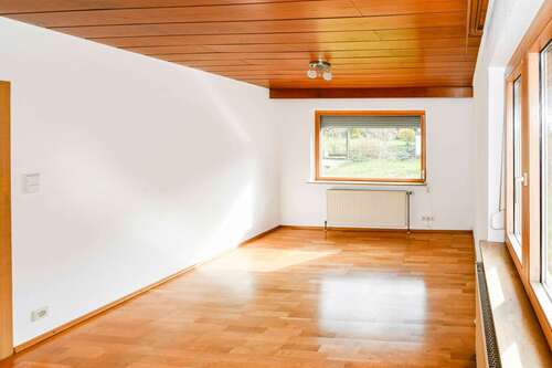 Wohnzimmer EG - 5.5 Zimmer Zweifamilienhaus in Marbach am Neckar