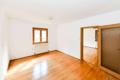 Schlafzimmer EG - Zweifamilienhaus mit 125,00 m&sup2; in Marbach am Neckar zum Kaufen