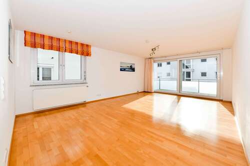 Wohnzimmer - 3 Zimmer Etagenwohnung zum Kaufen in Korntal-Münchingen