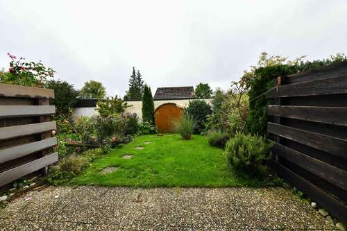 Garten mit Terrasse - 5 Zimmer Reihenmittelhaus zum Kaufen in Böblingen
