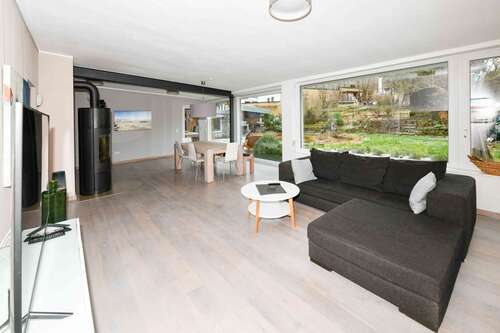 Wohn-/Esszimmer Wohnung1 - 6 Zimmer Zweifamilienhaus in Bietigheim-Bissingen