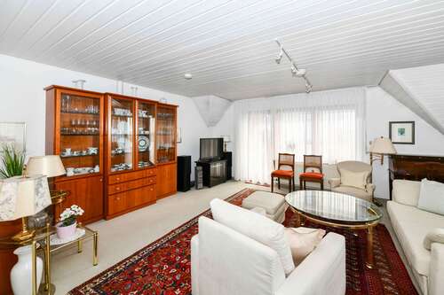 Wohnzimmer1 - 2 Zimmer Dachgeschoßwohnung zum Kaufen in Ludwigsburg