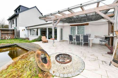 Freisitz Wohnung1 - 6 Zimmer Zweifamilienhaus zum Kaufen in Bietigheim-Bissingen