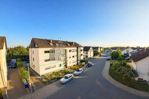 Drohnenaufnahme - ATIK: Charmante 4-Zimmer-Erdgeschosswohnung mit sonnigem Südbalkon