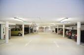 Hauseigene Tiefgarage - 