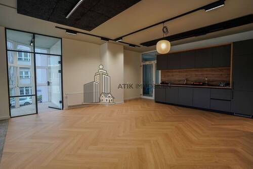 Innenbereich mit moderner EBK - 