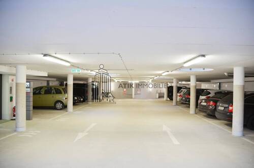 Hauseigene Tiefgarage - 