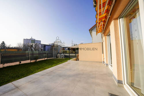 Terrasse mit Gartenbereich - 