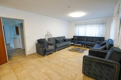 Wohn- und Essbereich - 1 Zimmer Mehrfamilienhaus, Wohnhaus in Kämpfelbach