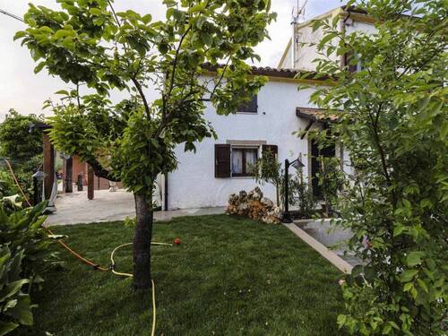 Foto - Haus in Trecastelli, Marche, 100 m²