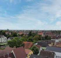 Praktisch geschnittene 2-Zimmer-Wohnung an der Grenze zur Gartenstadt mit Balkon und Stellplatz - Mannheim