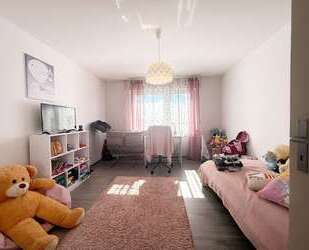 Bezugsfreie 2 ZKB mit Balkon in verkehrsgünstiger Lage Großteils modernisiert Fernwärme Heizung - Heidelberg