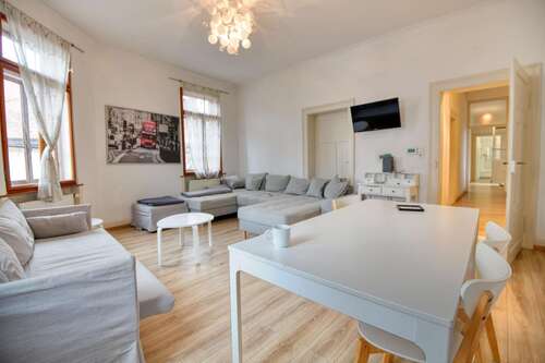 Wohnzimmer1 - Renditestarkes, renoviertes 7FH mit Gewerbeeinheit in zentraler Lage Käfertals