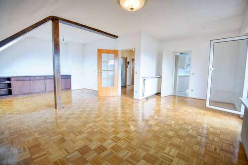 Wohnzimmer_Ansicht2 - 5 Zimmer Etagenwohnung in Altrip