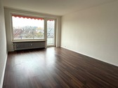 Wohnbereich mit Süd-Balkon - 3 Zimmer Etagenwohnung in Halstenbek