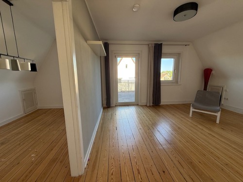 Ess- und Wohnbereich - 3.5 Zimmer Dachgeschoßwohnung zur Miete in Hamburg