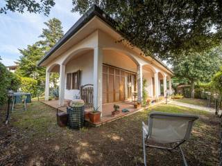 Foto - Einfamilienhaus mit 301,00 m² in Rosignano Marittimo zum Kaufen