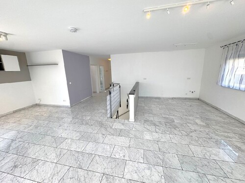 Wohnzimmer - 4 Zimmer Maisonettenwohnung zur Miete in Seligenstadt