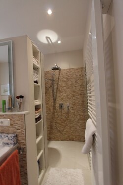große bodenebene Dusche - 