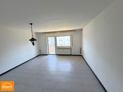 Wohnzimmer - albero:) solide Wohnung mit Entwicklungspotenzial