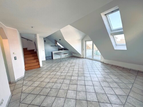 Wohnzimmer - 4 Zimmer Dachgeschoßwohnung zum Kaufen in Rodgau
