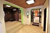 links Wartezimmer - geradeaus Behandlung - 8 Zimmer Büro zur Miete in Seligenstadt