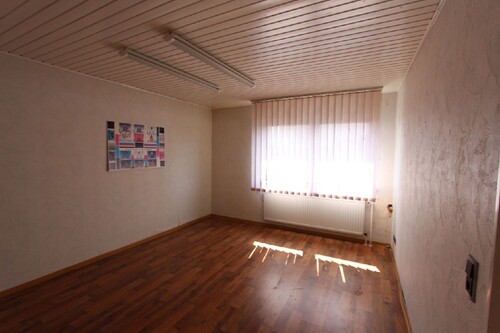 Büro 1 - ca.18qm - 8 Zimmer Gewerbeobjekt (Büro, Produktion, Verkauf) in Hainburg