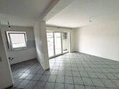 Wohnzimmer + Küche - 2 Zimmer Etagenwohnung zur Miete in Seligenstadt