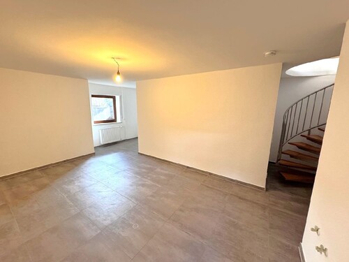 UG Schlafzimmer mit Schminckecke oder Arbeitsplatz - 