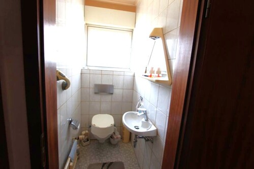 WC - 