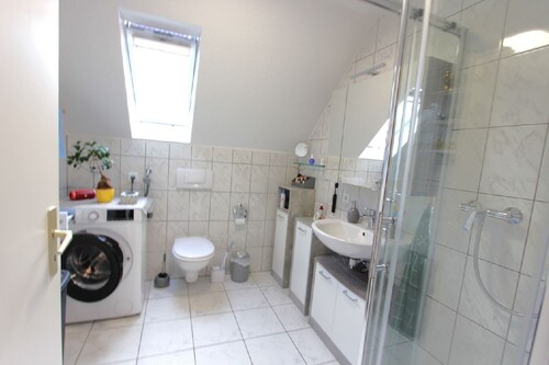 Vorderhaus OG TGL-Duschbad - 