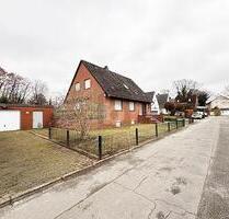 VIEL PLATZ MIT EINLIEGERWOHNUNG ZUM FAIREN PREIS - Neumünster