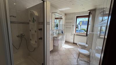 Foto - 8 Zimmer Zweifamilienhaus in Tornesch