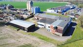 Foto - HALLENKOMPLEX MIT FREIFLÄCHEN UND WIESE