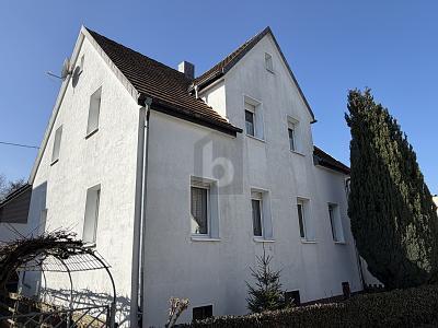 Foto - FAMILIENHAUS MIT GARAGE UND GARTEN