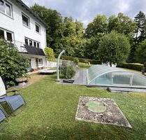 TRAUMHAFTER BLICK IN SÜDHANGLAGE MIT GARTEN - Neuenbürg