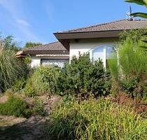 HELLER BUNGALOW MIT GARTENOASE & WINTERGARTEN - Willstätt