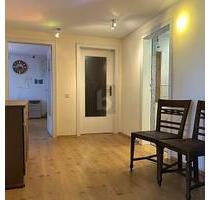 GROßE WOHNUNG MIT BALKON UND ABSTELLKAMMERN - Duisburg