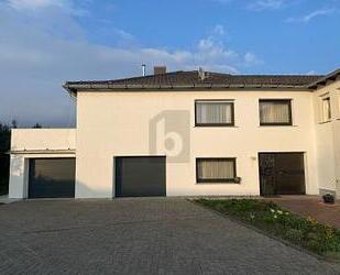 PERFEKTES ZUHAUSE: 6 ZIMMER, 3 CARPORTS, 2 GARAGEN - Felsberg