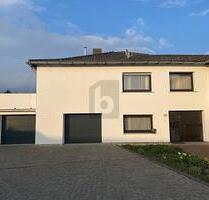 PERFEKTES ZUHAUSE: 6 ZIMMER, 3 CARPORTS, 2 GARAGEN - Felsberg