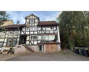 SANIERUNGSOBJEKT MIT POTENZIAL - 70.000,00 EUR Kaufpreis, ca.  240,00 m² Wohnfläche in Helsa (PLZ: 34298)