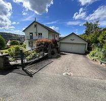 TRAUMHAFTER BLICK IN SÜDHANGLAGE MIT GARTEN - Neuenbürg