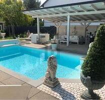 EXKLUSIVES ANWESEN MIT POOL UND SEPARATER EINHEIT - Markt Schwaben