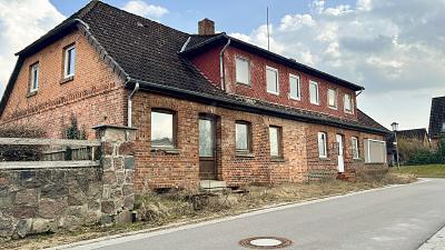 Foto - GROßES ANWESEN - 3 BAUOPTIONEN IN BETZENDORF