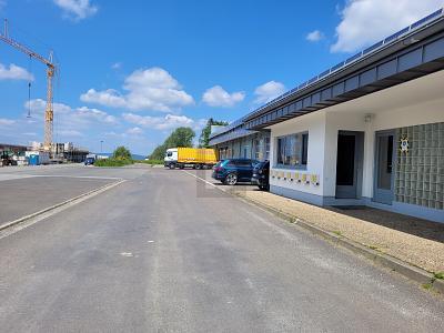 Foto - IDEAL FÜR IHRE WARE - 9.200,00 EUR  pro  Monat Kaltmiete, ca.  3.676,00 m²