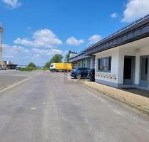 IDEAL FÜR IHRE WARE - 9.200,00 EUR  pro  Monat Kaltmiete, ca.  3.676,00 m² in Hermeskeil (PLZ: 54411)