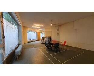 ATTRAKTIVE LAGE - RENOVIERUNGSBEREIT - München