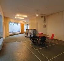 ATTRAKTIVE LAGE - RENOVIERUNGSBEREIT - München